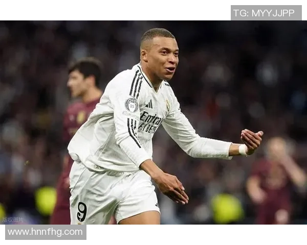 从足坛巨星到潮流风向标男足球球星经典发型全解析 从足坛巨星到潮流风向标男足球球星经典发型全解析